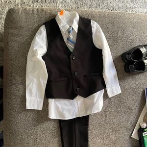 Boys 4 pc dress set size 6 with dress shoes size 13